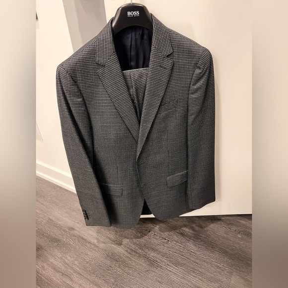 Hugo Boss size 36R wool gray check suit (30/30 pants but can be tailored) - Picture 2 of 5